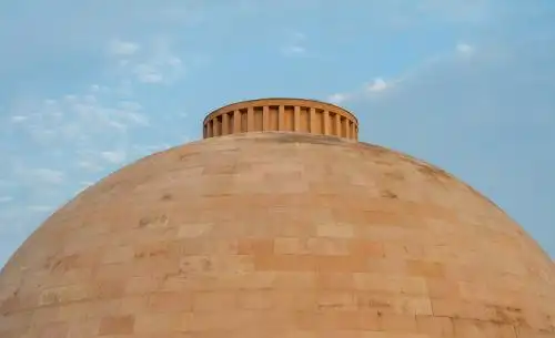 中国洛阳市白马寺印度佛殿覆钵式穹窿顶建筑