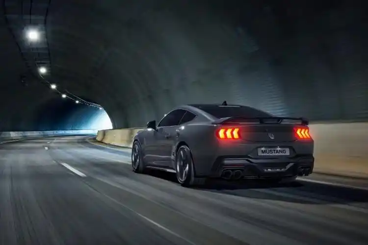 全新福特mustang dark horse 5.0l v8高性能跑车