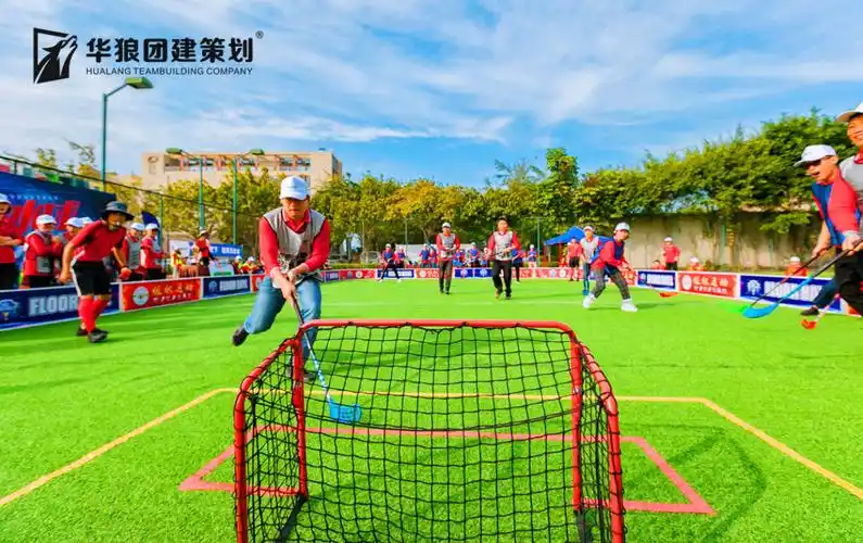 《旱地冰球主题团建:破冰开场,精准控制四项修炼,冰球团体赛,人体logo