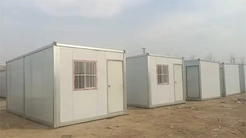 沧州彩钢集装箱安装我们的活动板房,是你的工地住所有力保障.