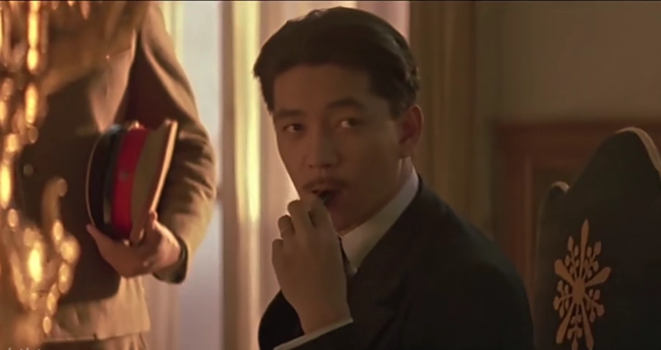 《末代皇帝》坂本龙一饰演日本军官甘粕正彦