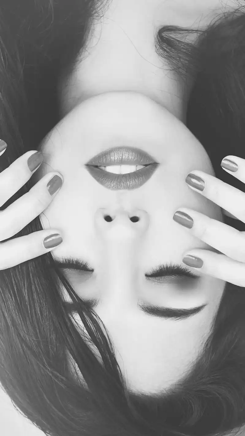 欧美气质美女黑白质感写真手机壁纸