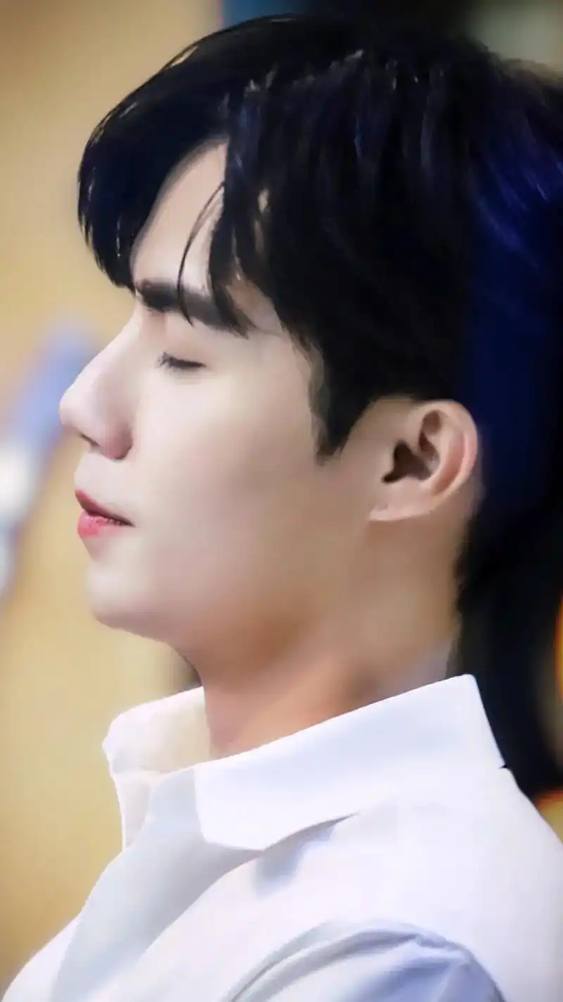 989898.渍渍渍 真的绝了 这颜值 989898 #李海 - 抖音