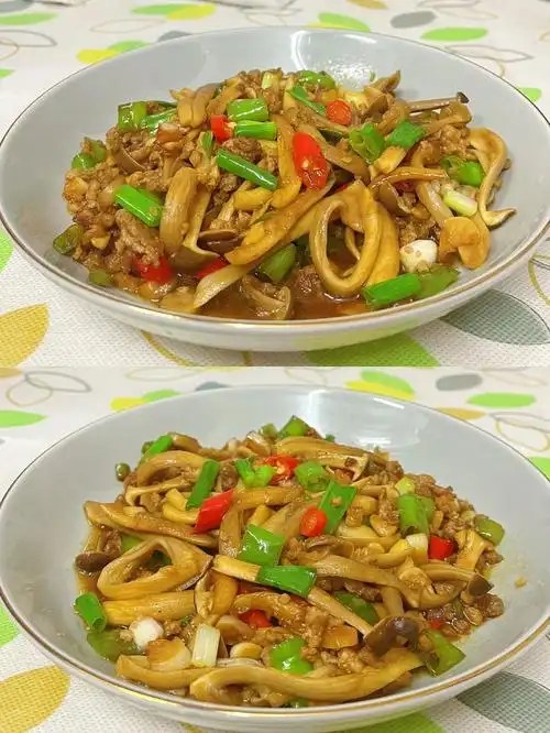 鹿茸菇炒肉末09香到离谱60我跟芃芃连干两碗