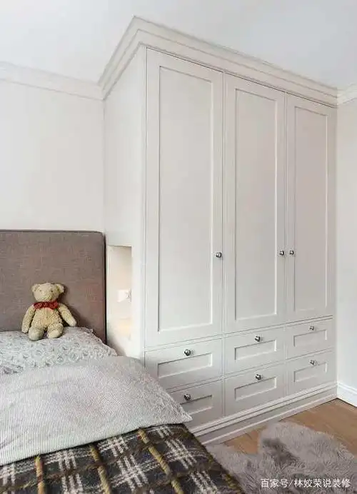 南昌装修房子一现代简约的衣柜产值