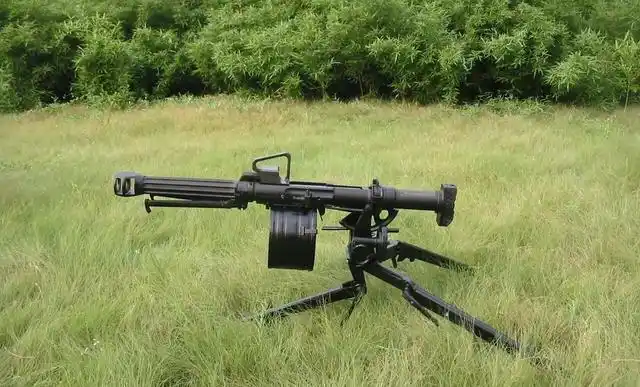 对越作战中我兵工部门从美国那里学来一种新概念轻武器榴弹发射器