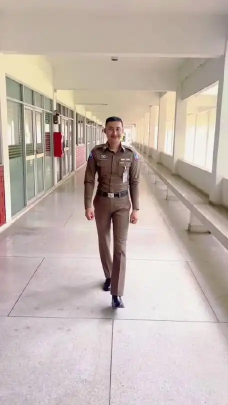 泰国男警察华丽变身美娇娘选美佳丽女装扮相走红网络