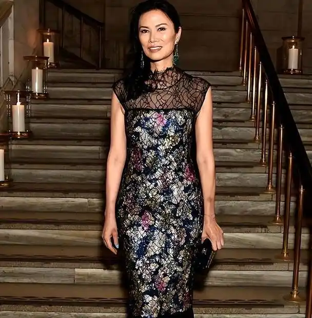 2013年,佣人告诉默多克:英国前首相来过邓文迪卧室,并关上了门