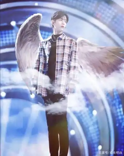 肖战:《光点》破亿固然值得被称赞,但最该被称赞的是明媚的你啊