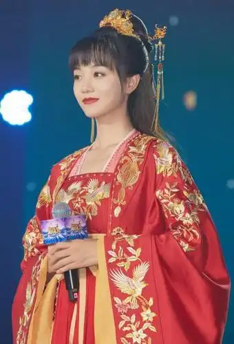 《离人心上》官宣海报,郑业成古装清秀俊朗,女主胡意旋甜美可人