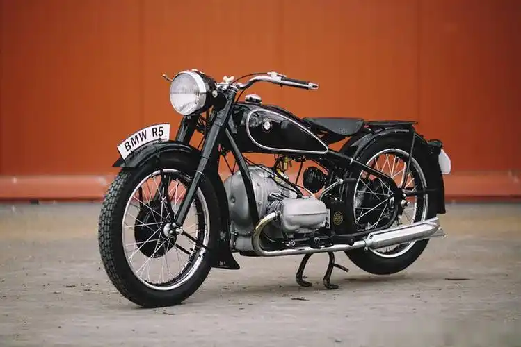 摩托哈雷遇到新对手宝马全新r18复古巡航车