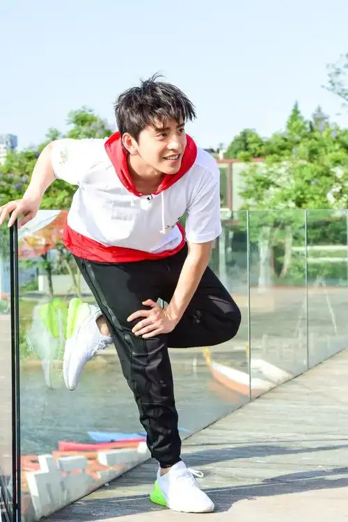 王大陆录制《高能2》获生日惊喜 奇幻之旅即将开启