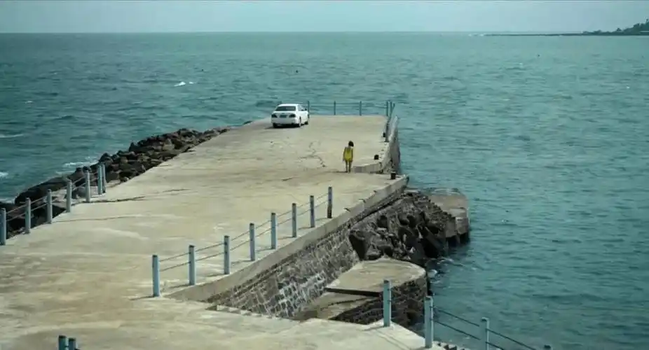 硇洲岛与灯塔剧中张东升的妻子平时下海游泳的地方就在湛江硇洲岛是