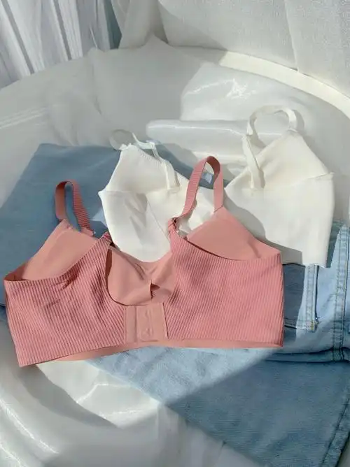 特别是白色那款简直没啥重量 上身没有存在感粉色这件背扣的也不会勒