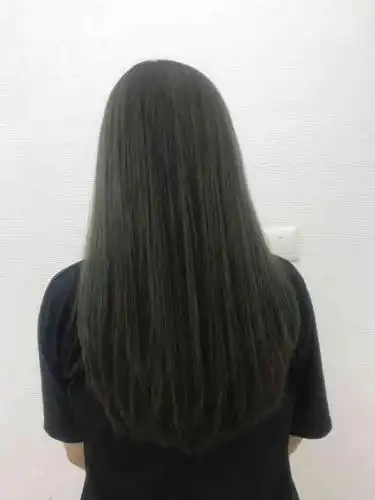 推荐的是alex老师帮忙做的头发,这个发色真的是越看越喜欢,做完之后