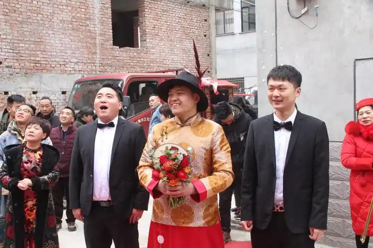 葛挺峰和杜益玲喜结良缘,婚礼在葛宅温馨举行.