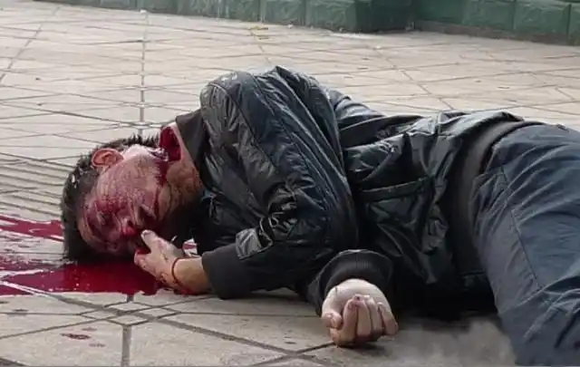 宜宾一男子当街遭人砍死,很恐怖,胆小者勿入!