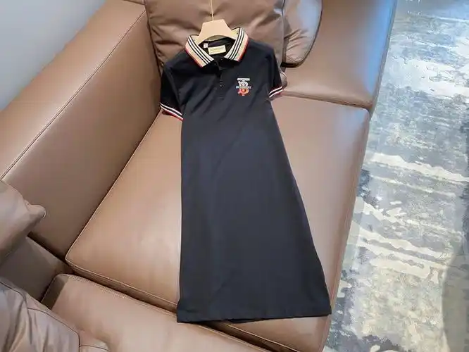 点此购买巴宝莉女款修身polo连衣裙热149559