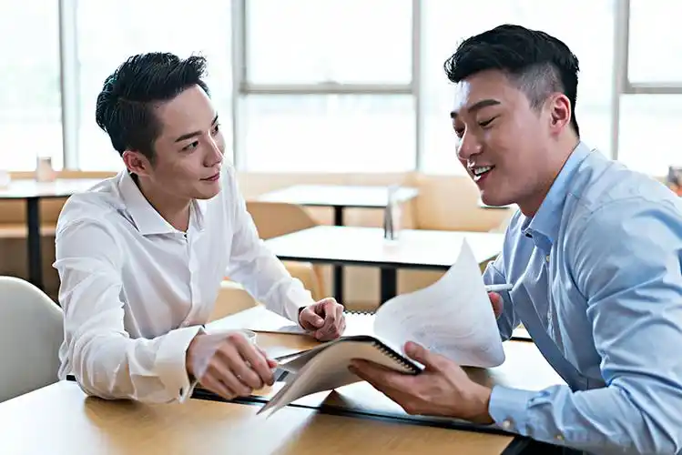 面对面沟通图片