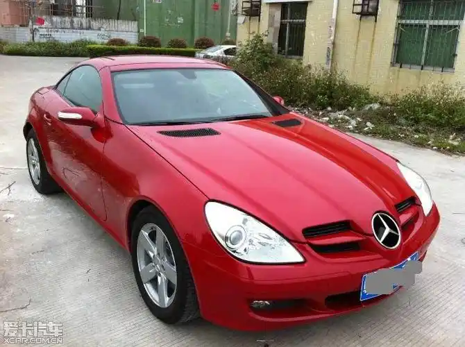奔驰slk280红色敞篷跑车