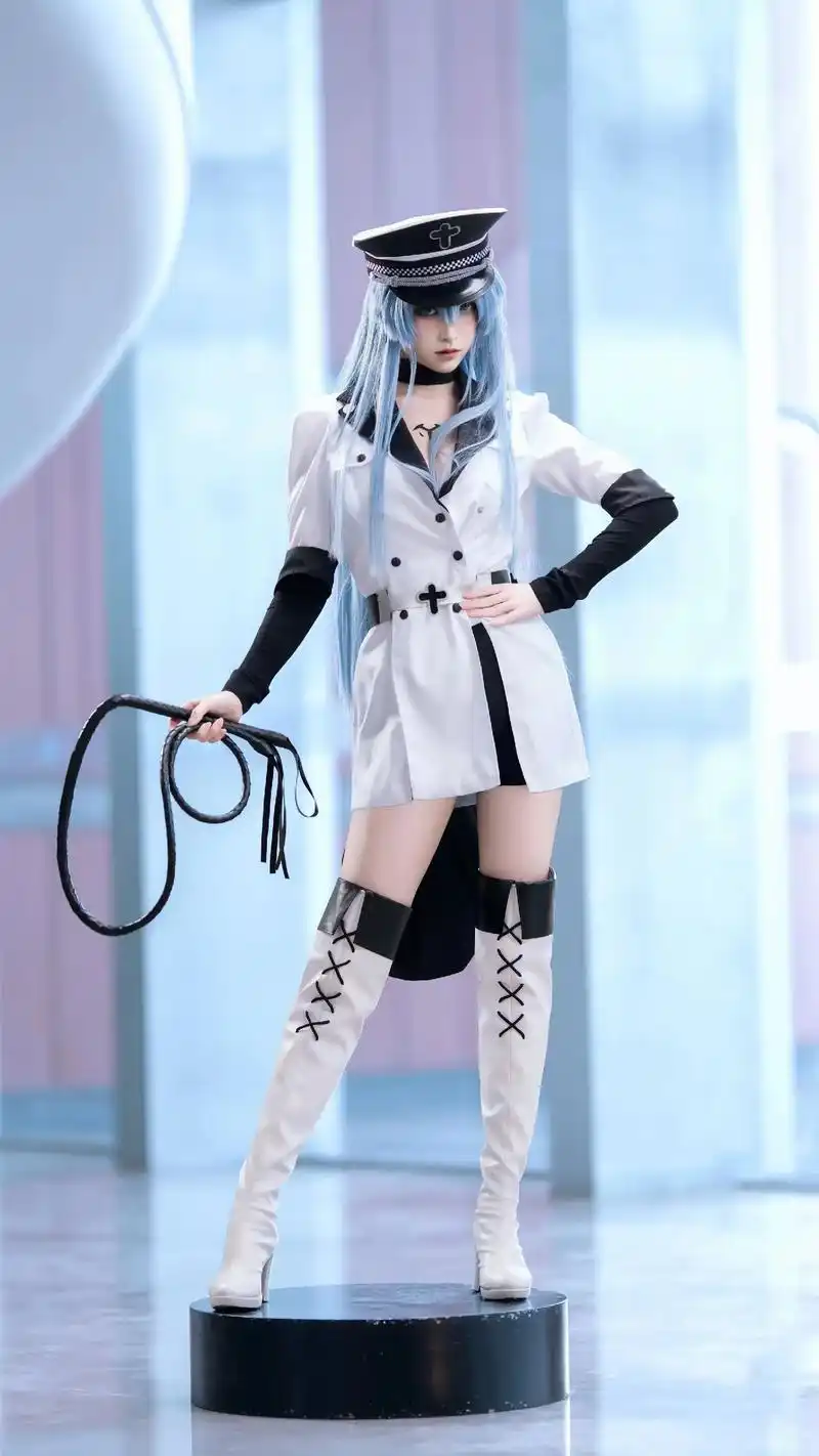 漫展场照大手办「屈服于我 无论是谁」