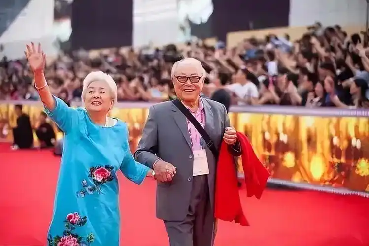 回顾演员谢芳之子张京对妈妈有过怨恨成年后读懂母爱泪流满面