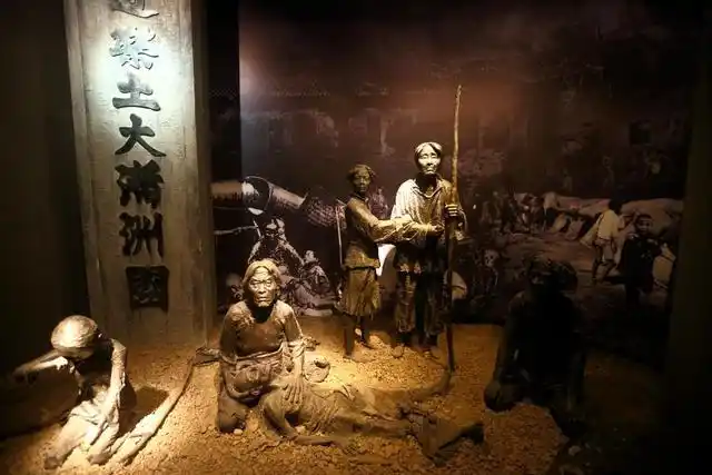 他们看见日本人杀中国人