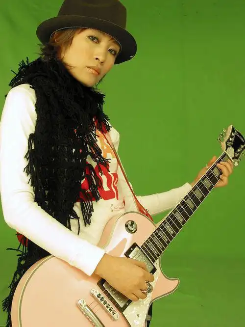 陈琳:23岁爆红,33岁录音到吐血,39岁绝望跳楼轻生