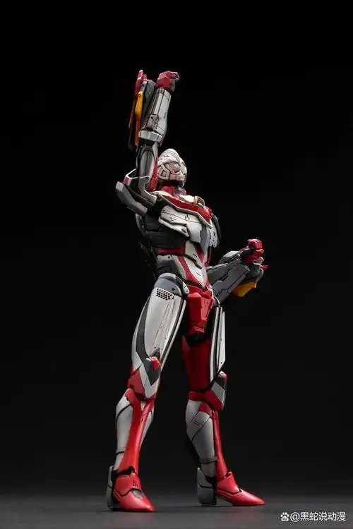 机动奥特曼红奈装甲完整造型公开 准哥就算换了装甲也一样要氪命