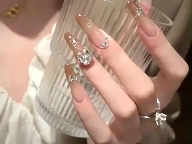 秋冬显白美甲 #显白颜色 #秋季显白美甲 #美拉德风 #冰透咖美甲