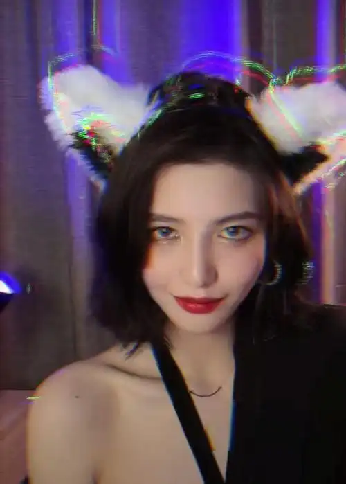 万小七拍网剧被质疑颜值,为自证晒出素颜照,一点不比明星差