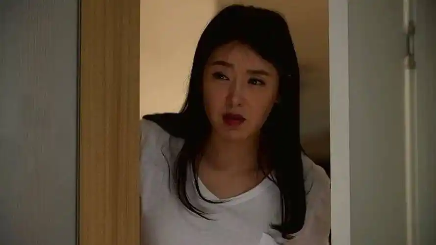 尺度伦理电影《妈妈的朋友2》影评:用青春和欲望探索禁忌爱情_影片