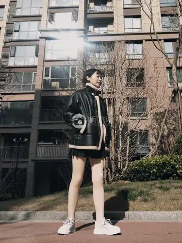 拍照如何显腿长