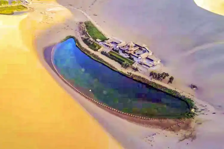 航拍敦煌月牙泉