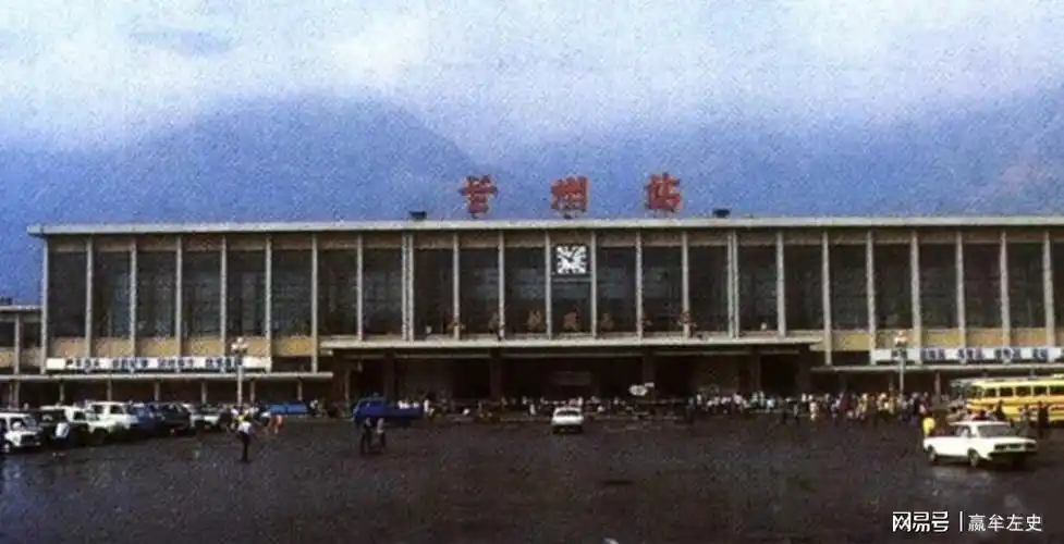 老照片:90年代的甘肃兰州,正宗的兰州拉面面馆生意火爆