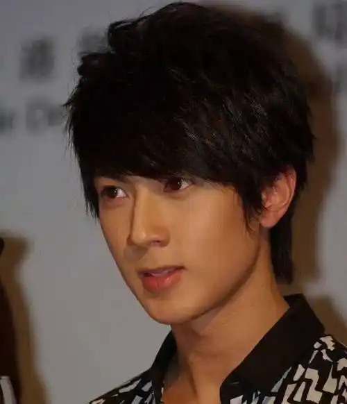 被批没才华只能靠儿女走红,吴尊一句话回应,情商完全碾压对手!