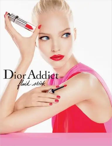 法国时尚屋迪奥(dior)addict 魅惑亮彩唇膏的最新代言人俄罗斯超模