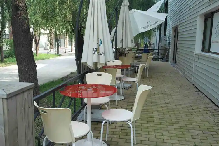 多美室外休息区