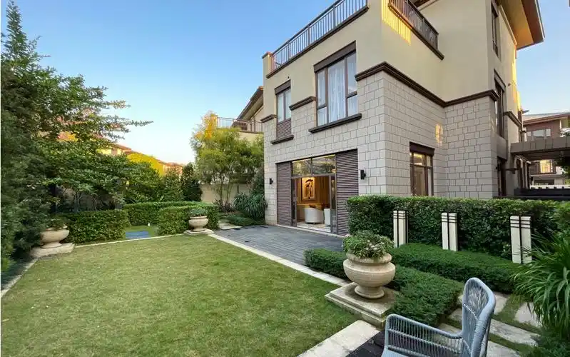 实拍:310㎡的独栋别墅,花园面积300㎡,630万,看完不想走了!