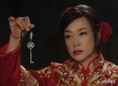 网络电影《冰雪狙击2》已经上线,刘晓庆在片中勇敢扮演了一个拥有70岁