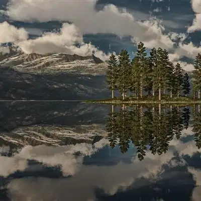 头像景色唯美意境大自然胡泊水中倒影太美了