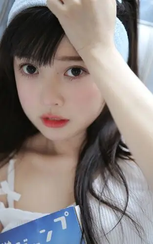 性感美女诱人低胸大胆福利写真