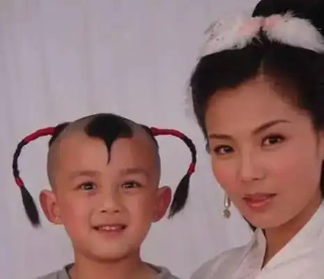 明星到底有多抗老?看看吴磊小时候的合照,他们都没老!