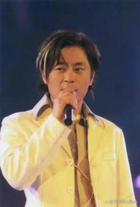 "天王高手"王杰,用一生来治愈悲惨童年,为初恋写下感人的歌曲