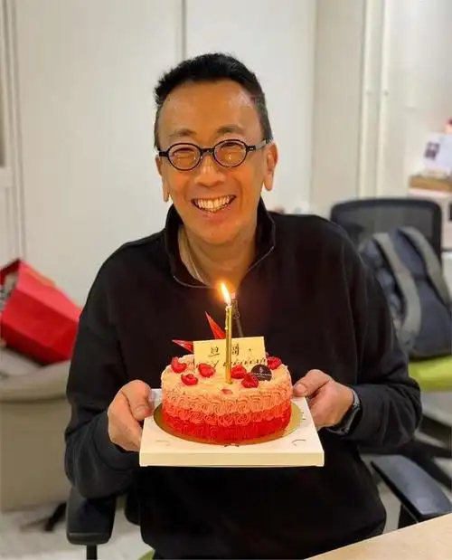 郑丹瑞33岁长女将出嫁,不舍女儿称需要冷静,女婿被称翻版黎明