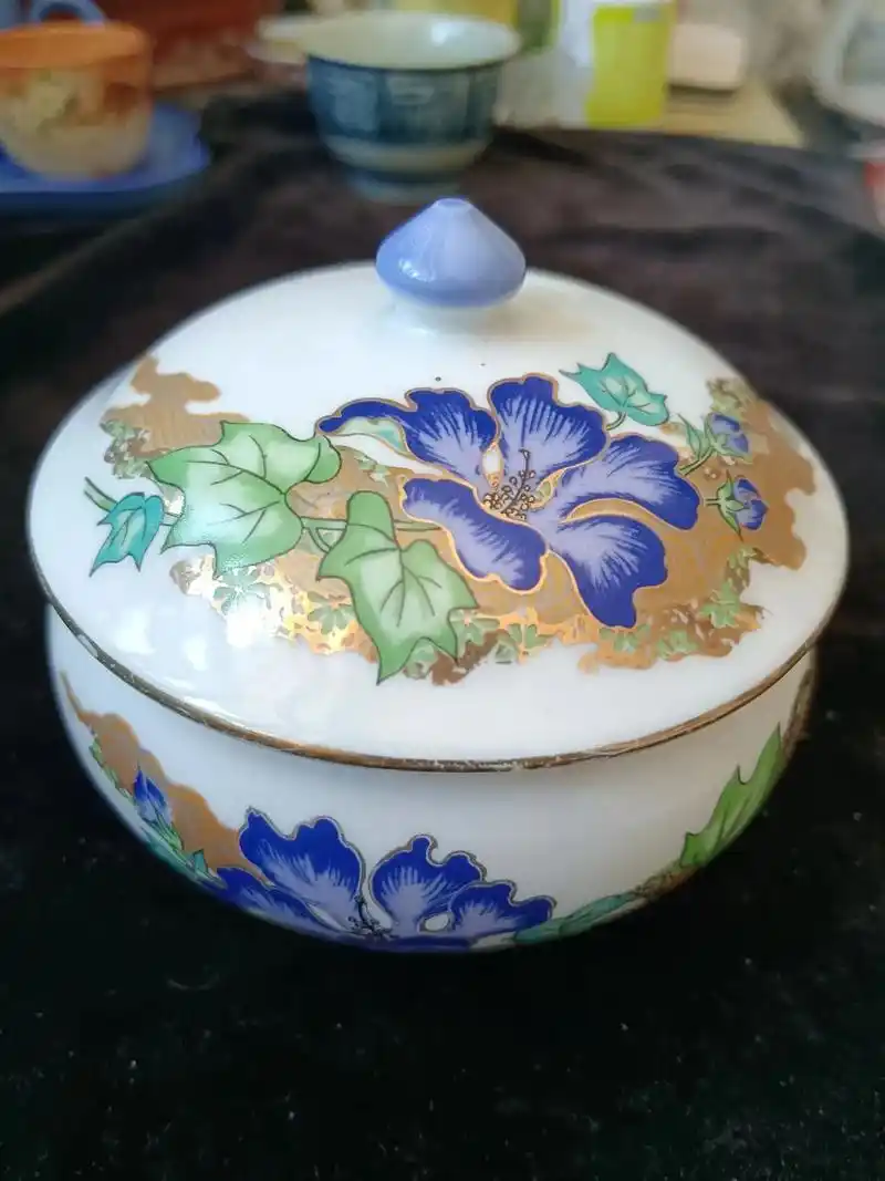 m日本瓷器,有田烧【弥右卫门】花卉纹锦松梅,盖罐,茶叶罐,茶 - 抖音