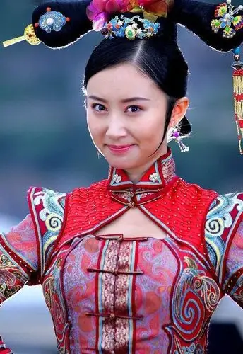 古装传奇剧《新鹿鼎记》饰演刁蛮任性的建宁公主;她是太阳神的女儿,是