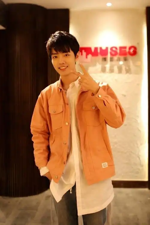 晒出你和朋友春游的照片,就有机会让你的照片登上本期天天向上节目