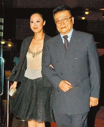 章小蕙流落国外靠遗产过活孩子靠拢后母