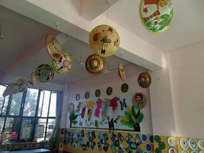 班级民族环创活动 写美篇  为了让我们的活动室变得更美,更具民族特色